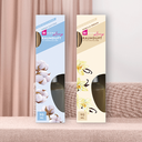 BI Home Living Raumdüfte vor beigen Vorhängen und Sofa.